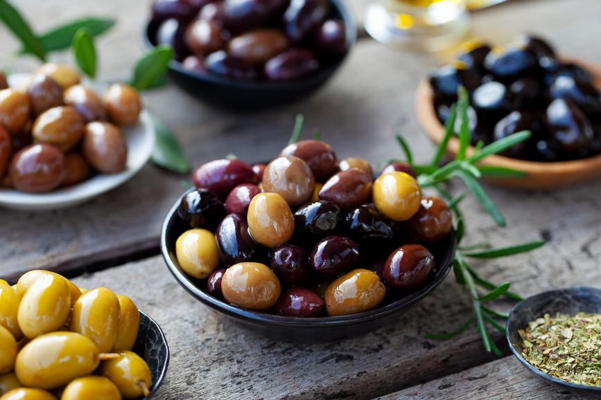 Why Does Olive Oil Turn Bright Green? The Unseen Science Behind the Hue