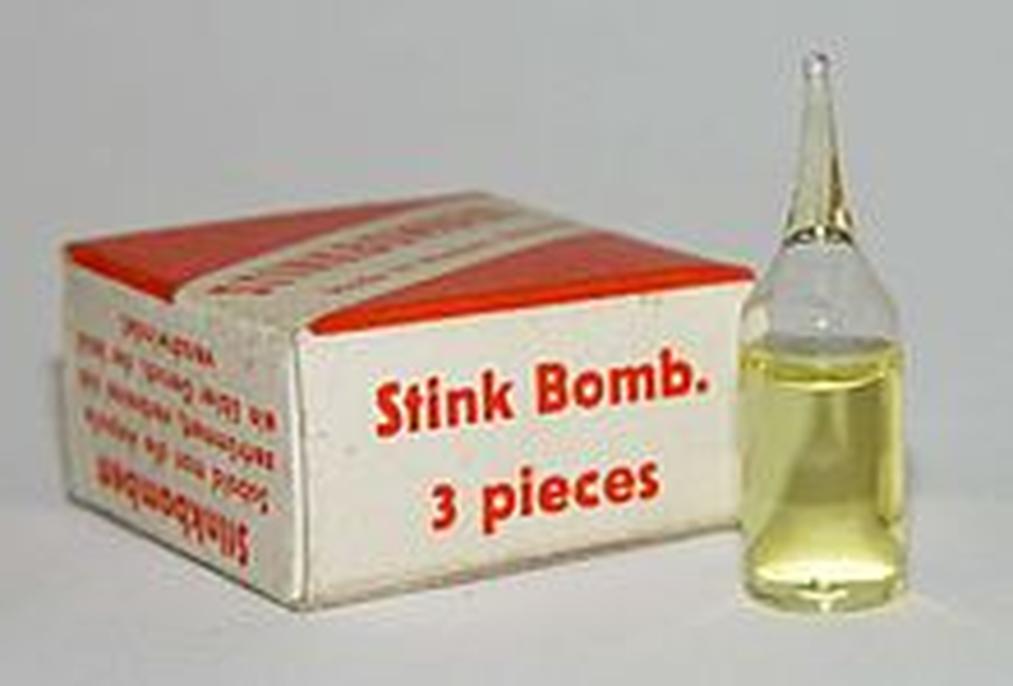 This example illustrates how effective small amounts of potent malodorants can be in producing an intensely unpleasant atmosphere for short durations.