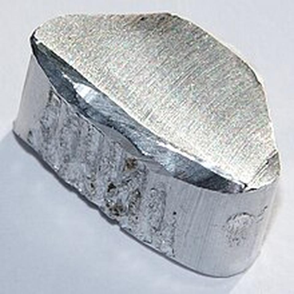 Aluminium belongs to a group known aspost-transition metals.These metals lie between true transition metals and metalloids on the periodic table. While not a transition metal itself, aluminium behaves like one in many ways since it exhibits free valence electrons and metallic bonding. This category recognizes aluminium’s unique position and properties within metallic elements.