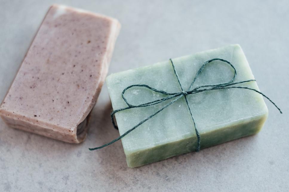 Soap’s effectiveness is closely linked to a specific concentration threshold called thecritical micelle concentration (CMC). The CMC is the minimum concentration of surfactants at which molecules start forming micelles—tiny spherical clusters that trap oils and grease.