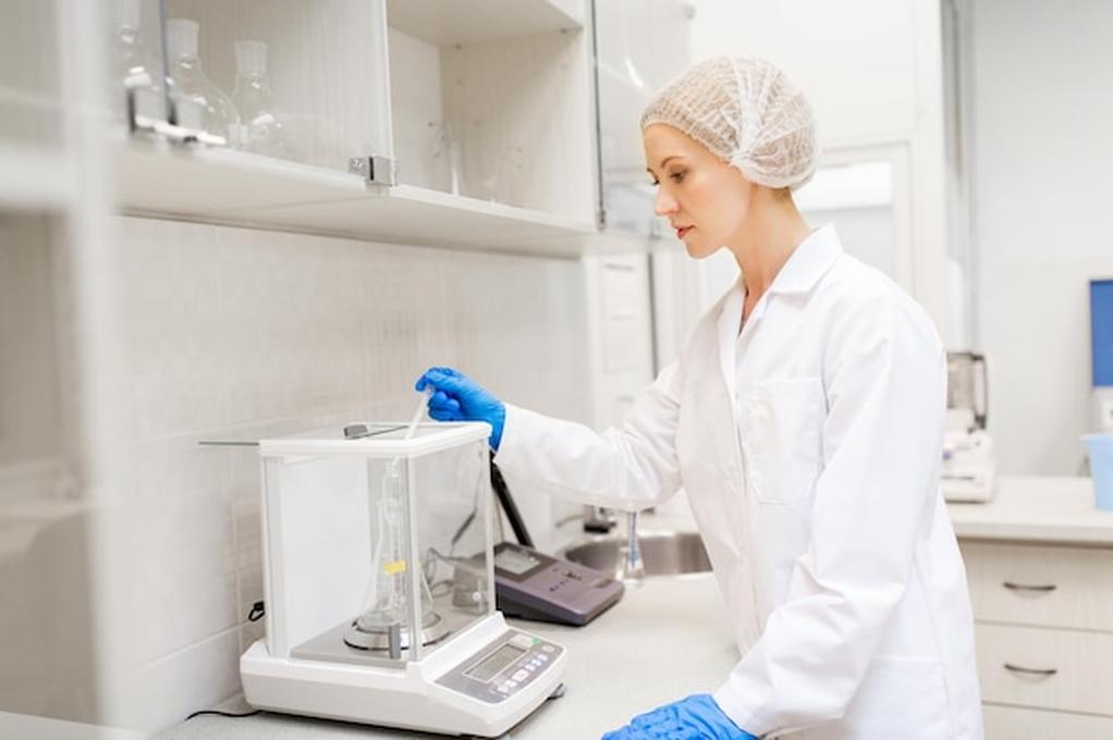 Mixing sulfuric acid with hydrogen peroxide forms piranha solution. This mixture is highly explosive and should only be prepared in professional environments. It is used industrially to clean silicon wafers but poses tremendous risks at amateur levels.
